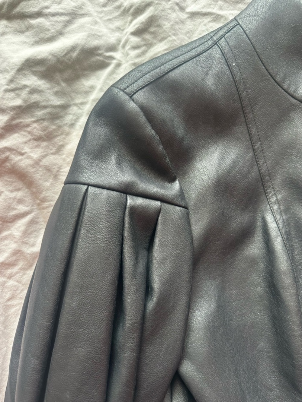 BCBGMAXAZRIA Black Faux Leather Pleated Sleeve Jacket Peplum Tie Waist S - Picture 5 of 15